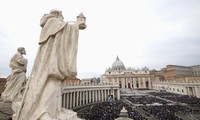 Italy raises security alert as Holy Year of Mercy starts