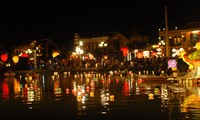 Joyous New Year atmosphere in Hoi An ancient town
