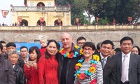 First foreign visitors of 2016 welcomed in Vietnam