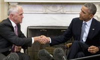 Turnbull and Obama talk of 'IS tumour' in White House meeting