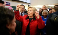 US election 2016: Hillary Clinton wins Iowa caucuses 
