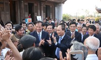 Deputy PM Nguyen Xuan Phuc pays Tet visit to Hai Duong