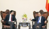 Prime Minister Nguyen Xuan Phuc receives WEF Managing Director Philipp Rosler