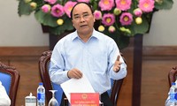 PM Nguyen Xuan Phuc: The whole political system should work to ensure food safety