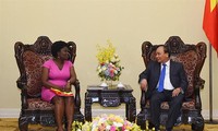 Prime Minister Nguyen Xuan Phuc receives World Bank Vice President in charge of Asia Pacific
