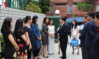 Deputy Prime Minister Trinh Dinh Dung visits Vietnamese Embassy in Japan