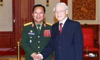 Party leader Nguyen Phu Trong hails Lao Defense Minister's visit