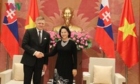 Vietnamese leaders receive Slovakian Prime Minister 