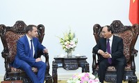 Prime Minister backs Hanoi railways project with France 