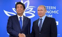 Russian President and Japanese PM agreed to continue talks on disputed land  