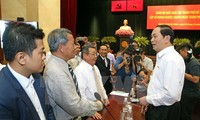 President meets businesspeople in Ho Chi Minh City