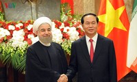 President Tran Dai Quang holds talks with Iranian President Hassan Rouhani