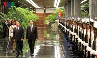President Tran Dai Quang holds talks with Cuban leader