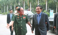 Cambodian Prime Minister meets Vietnamese volunteer veterans