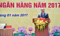 Prime Minister Nguyen Xuan Phuc urges banking sector to build trust