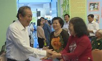 Deputy Prime Minister Truong Hoa Binh meets former revolutionary prisoners