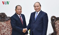Prime Minister Nguyen Xuan Phuc receives Laos Minister of Public Security
