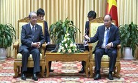 Prime Minister Nguyen Xuan Phuc receives Nagasaki governor