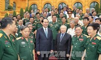 President meets former volunteer soldiers in Cambodia 