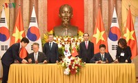 Vietnam, RoK issue joint statement on advancing ties