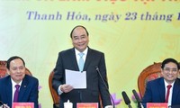 PM Nguyen Xuan Phuc works with Thanh Hoa provincial leaders