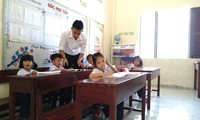 Volunteer teachers on Sinh Ton island 