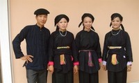 Traditional clothes of the Nung