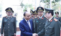 Prime Minister examines guard force’s combat readiness