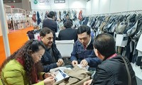 Vietnamese firms look for garment supplies in India