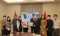 Vietnamese government gives 1,500 face masks to Vietnamese in Spain