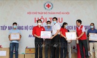 Hanoi Red Cross supports health workers, people affected by COVID-19  