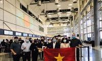 340 Vietnamese citizens arrive home from US
