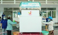 Free ATM rice machine gives rice to poor people in Ho Chi Minh City