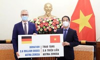 Vietnam receives 2.6 million doses of COVID-19 vaccine from Germany