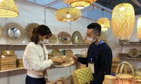 Hanoi Gift Show offers opportunity for fine art products export