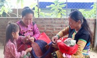 Mong people in Son La keep brocade weaving alive