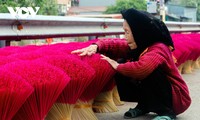 Colors of Quang Phu Cau incense making village