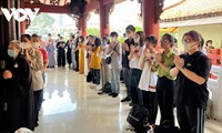 Emotional ceremonies to pay gratitude to parents on Vu Lan Day