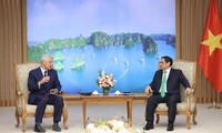 PM Pham Minh Chinh: Vietnam promises favarable conditions for Standard Chartered