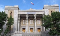 Iran sanctions British institutions, individuals