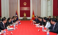 PM Pham Minh Chinh meets Lao counterpart, Vietnamese community in European countries  