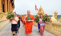 Prestigious Khmer people promote their role in community