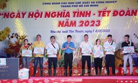 Tet gifts for workers in Ho Chi Minh City