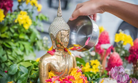 Nam Ob Thai, the scented water of the Thai Songkran Festival 
