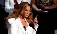 Beyonce becomes the first black female artist to ever top Billboard’s country chart