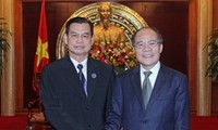Nguyen Sinh Hung reçoit l'auditeur général d'Etat du Myanmar