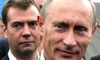 La popularité de Medvedev et de Poutine en hausse