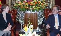 Nguyen Sinh Hung reçoit l’Ambassadrice de Lituanie