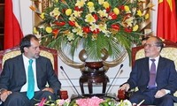 Le président du sénat chilien reçu par les dirigeants Vietnamiens