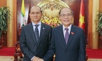 Le président de l'AN Nguyễn Sinh Hùng reçoit le président du Myanmar Thein Sein